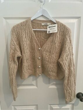 American Eagle Knit Floral cardigan with Pearl Buttons